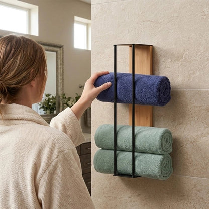 Porte serviette mural vertical pratique et esthétique dans une salle de bain