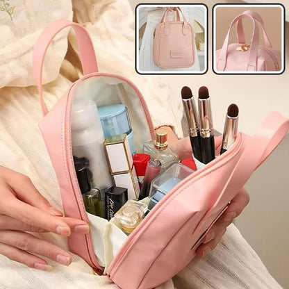 Trousse maquillage rose ouverte avec produits de beauté à l'intérieur